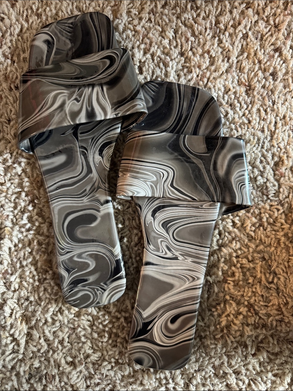 Marble Swirl Slide Sandals in Black and Gray